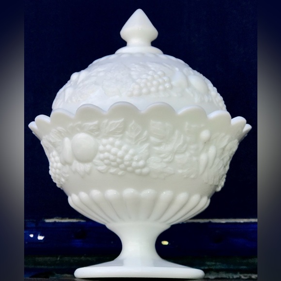 Mid Century Vintage Westmoreland Finial Lidded Fruit Embossed Candy Dish - Picture 10 of 12